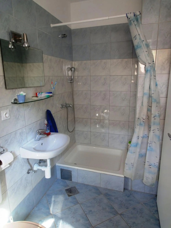 Elizabet - great location & close to the beach - A2(2+2)