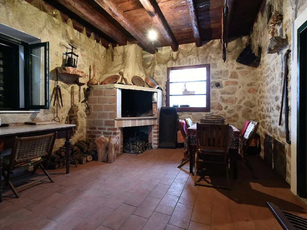 Spacious Ground Floor Apartment With Private Covered Terrace, Near the Sea