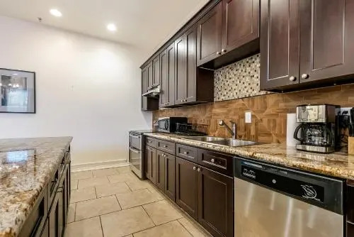 Spacious 3BR/2.5BATH Condo in Great location