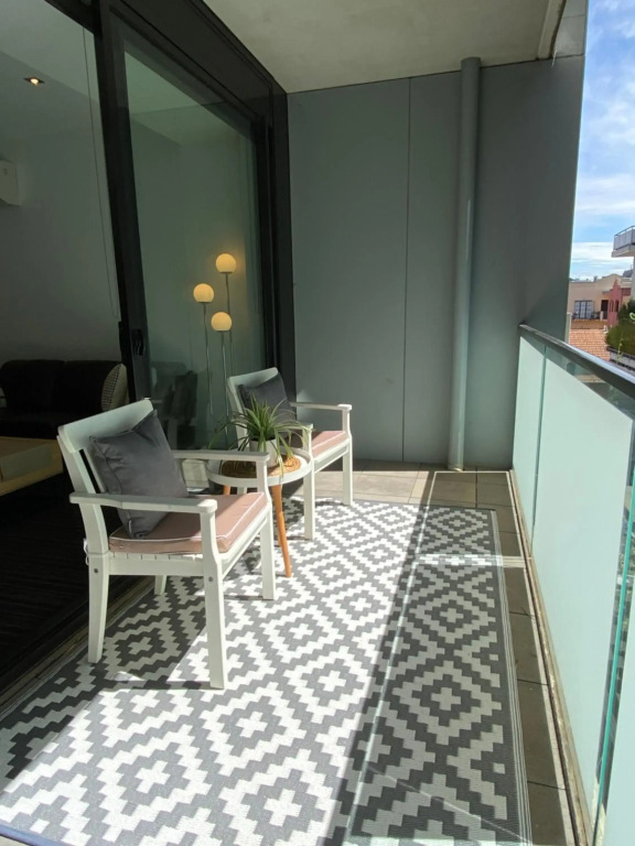 Modern, Quiet 1 Bed Apt on Fitzroy St, Opposite Albert Park