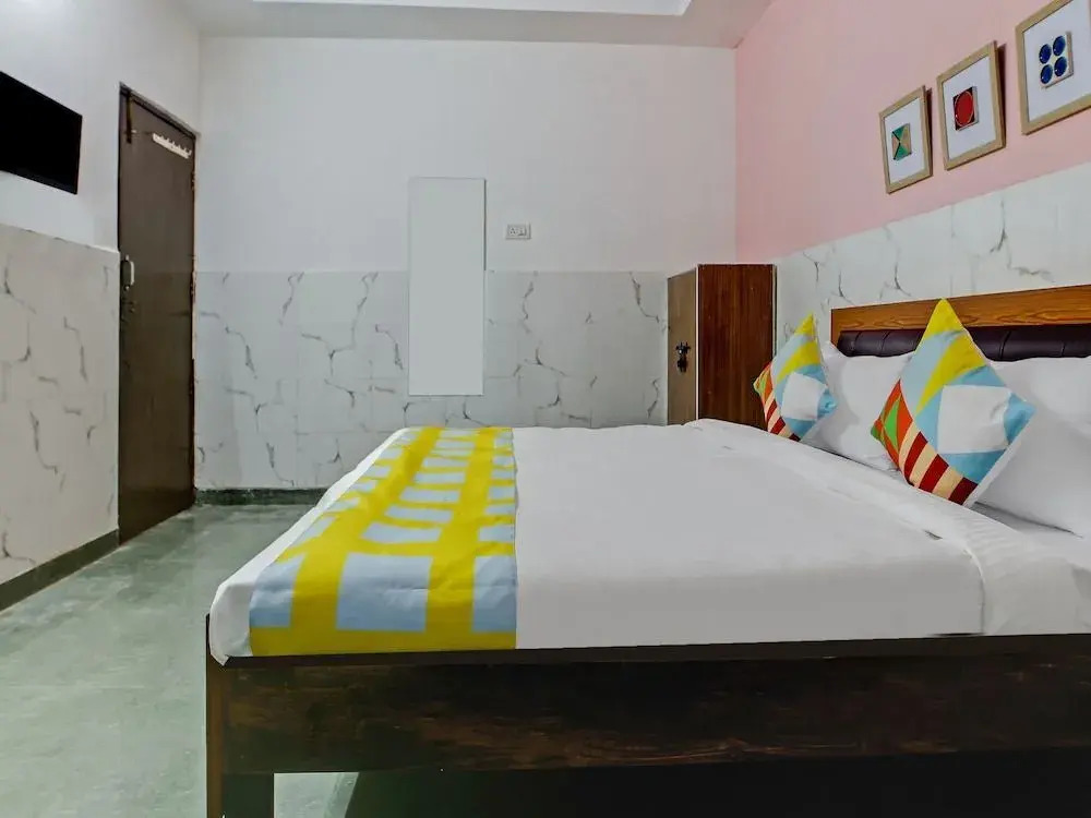 OYO Home 38093 Designer Stay Near Sector 59 Metro Station