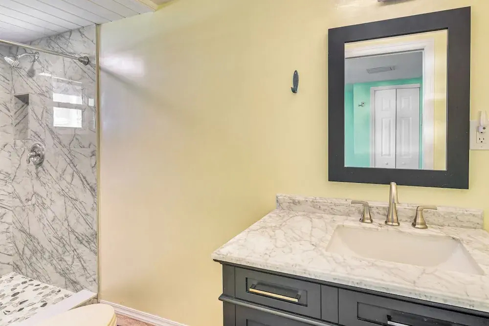 Little Gasparilla Home: Walk to Beaches