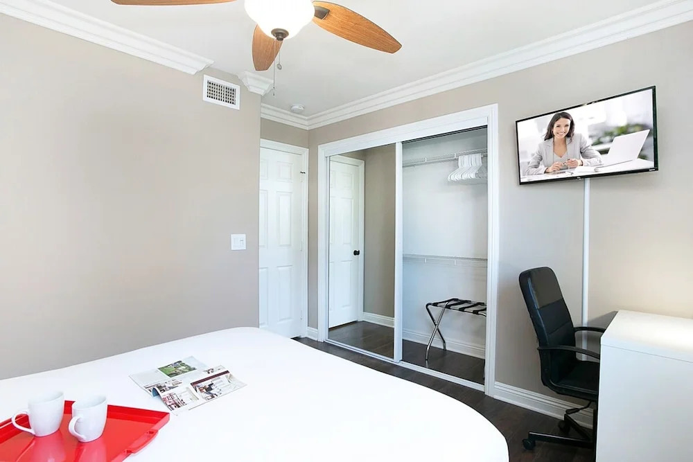 Costa Mesa -newport- Patio - Free Parking-cm-2