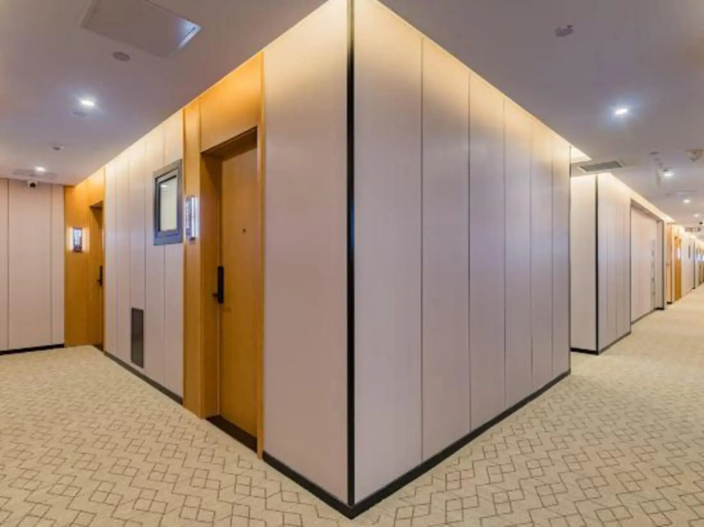 Super 8 Hotel (Wudaokou subway station, Beijing)