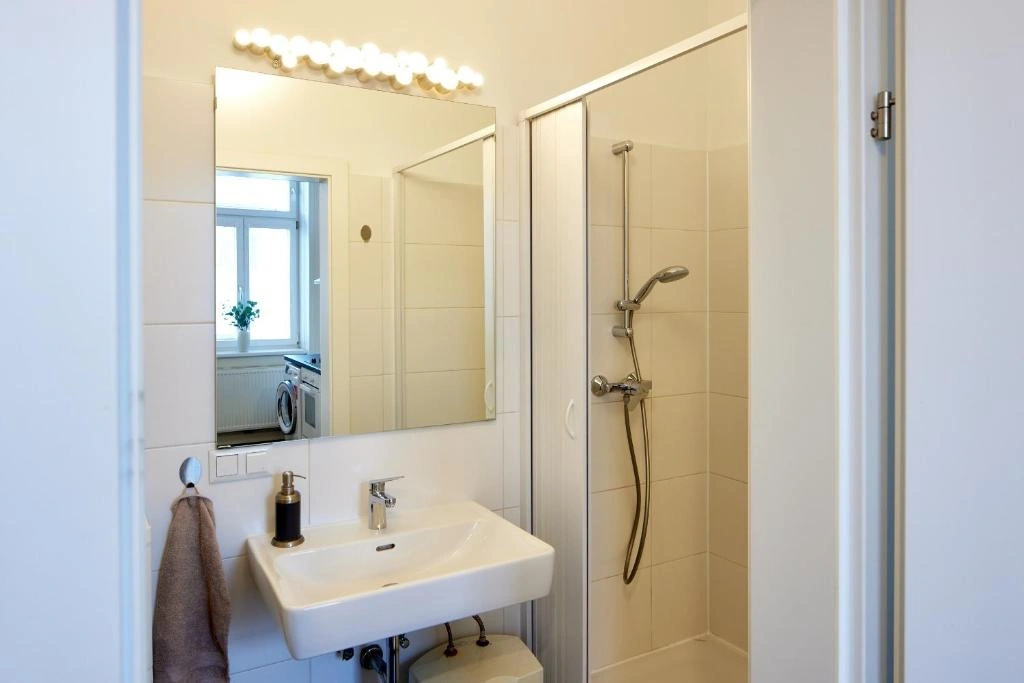 Nice Studio Close To Metro III (Adults Only)