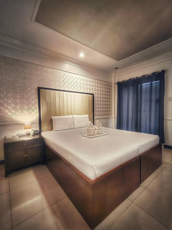 S&M Hotel