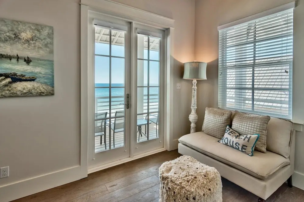 The Pelagic Blue 7 Bedroom Holiday Home by Five Star Properties