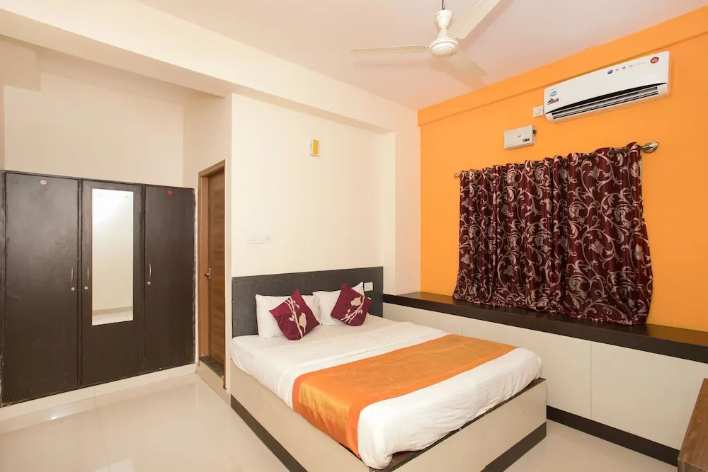 OYO 1848 Hotel Anugriha Rooms