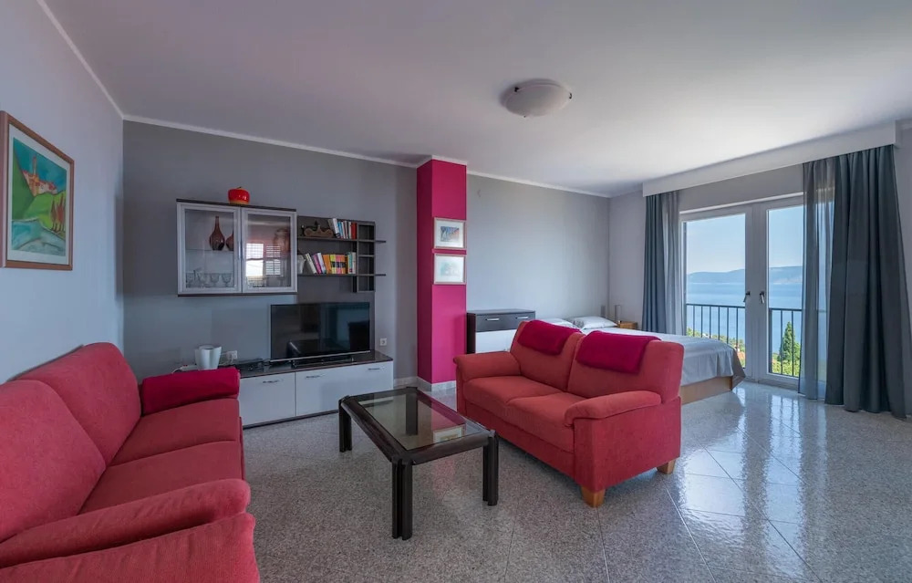 Beautiful Home in Ravni With Wifi and 3 Bedrooms