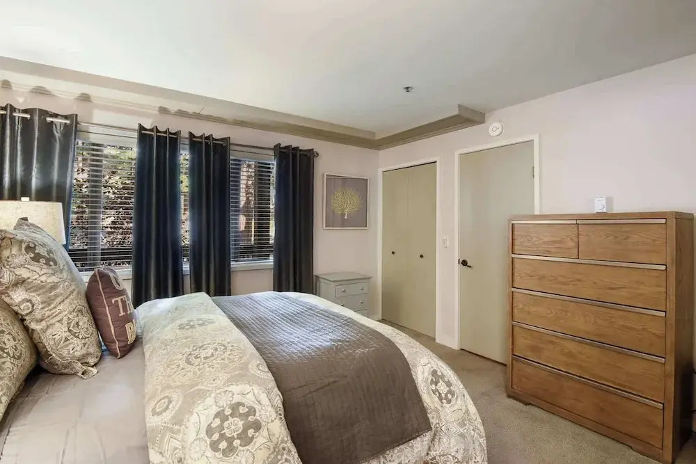 Escape to Incline Village Min to Beach and Skiing