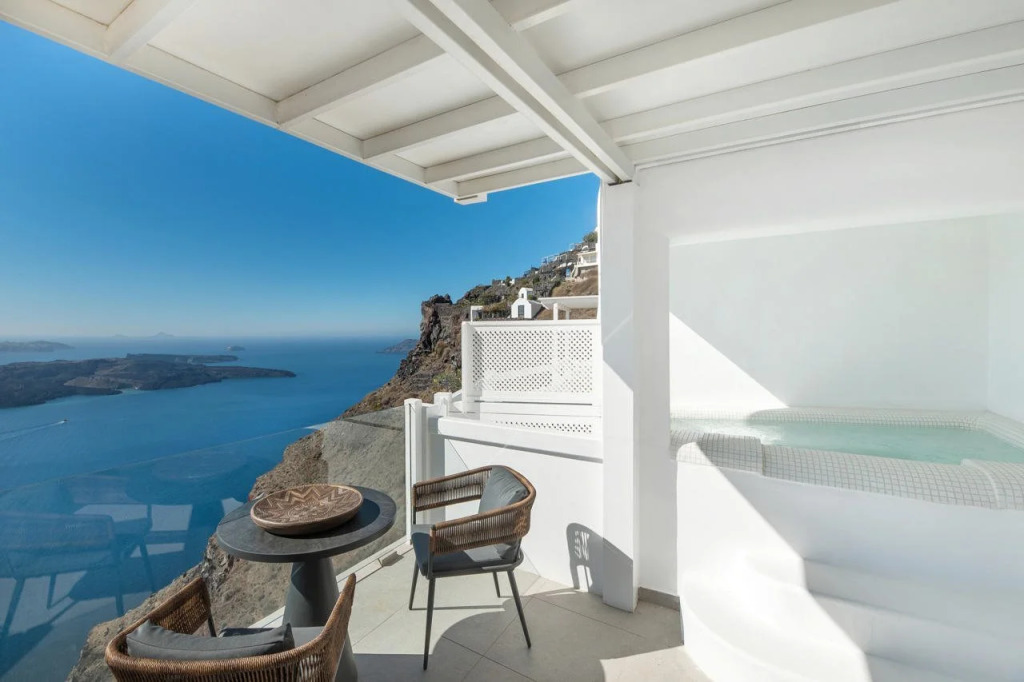 Aqua Luxury Suites by Estia