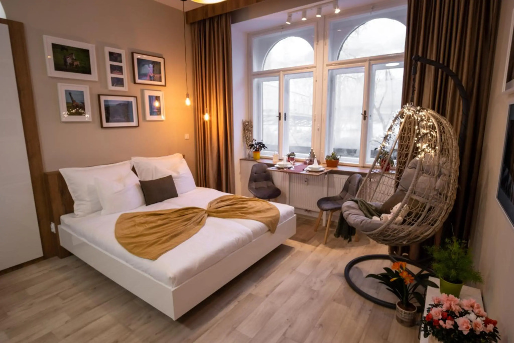 ⭑ Comfy VIP studio in the center with Netflix
