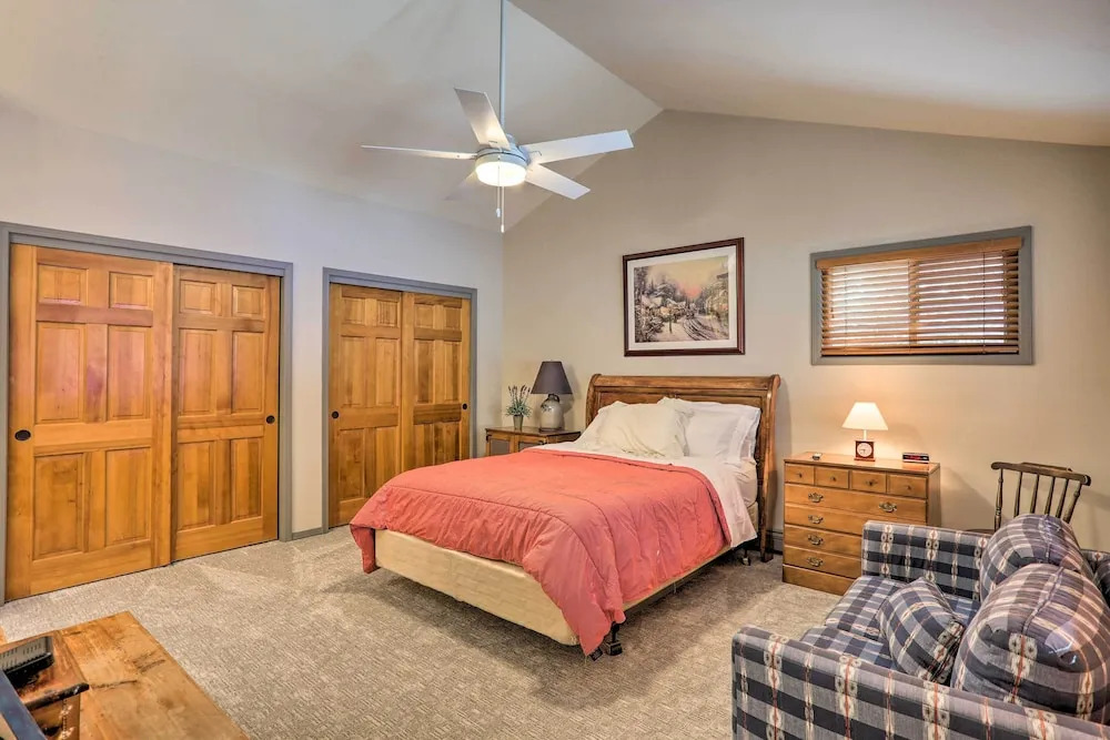 Charming Mtn Home on Golf Course ~ 4 Mi to Slopes!