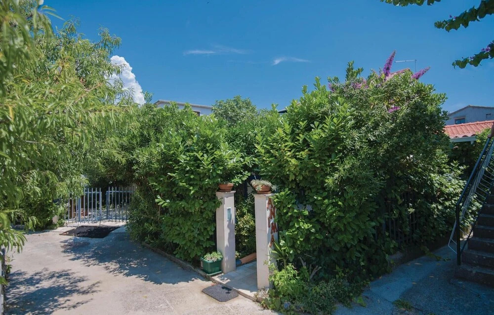Holiday Home Sucuraj 06