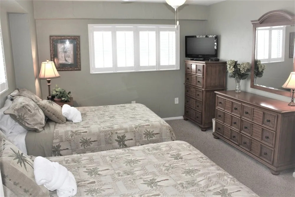 Jamaica Royale - 405 - 2 Br Condo