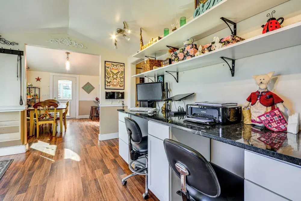 'storybook Craftsman' Home w/ Private Hot Tub!
