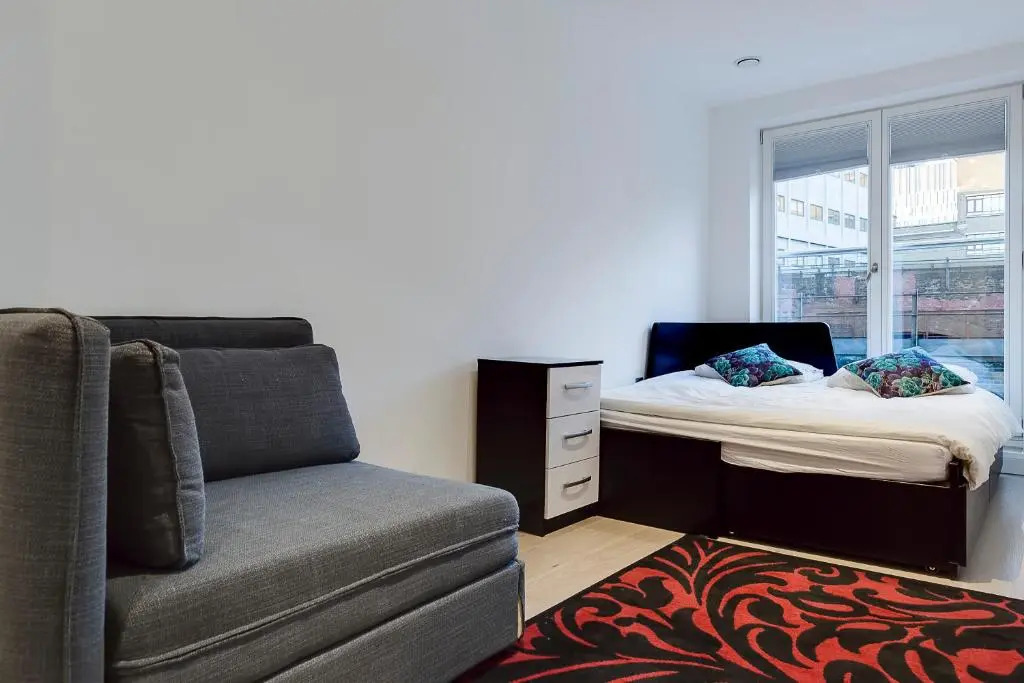 Charles Dickens, Tate Modern Apartments
