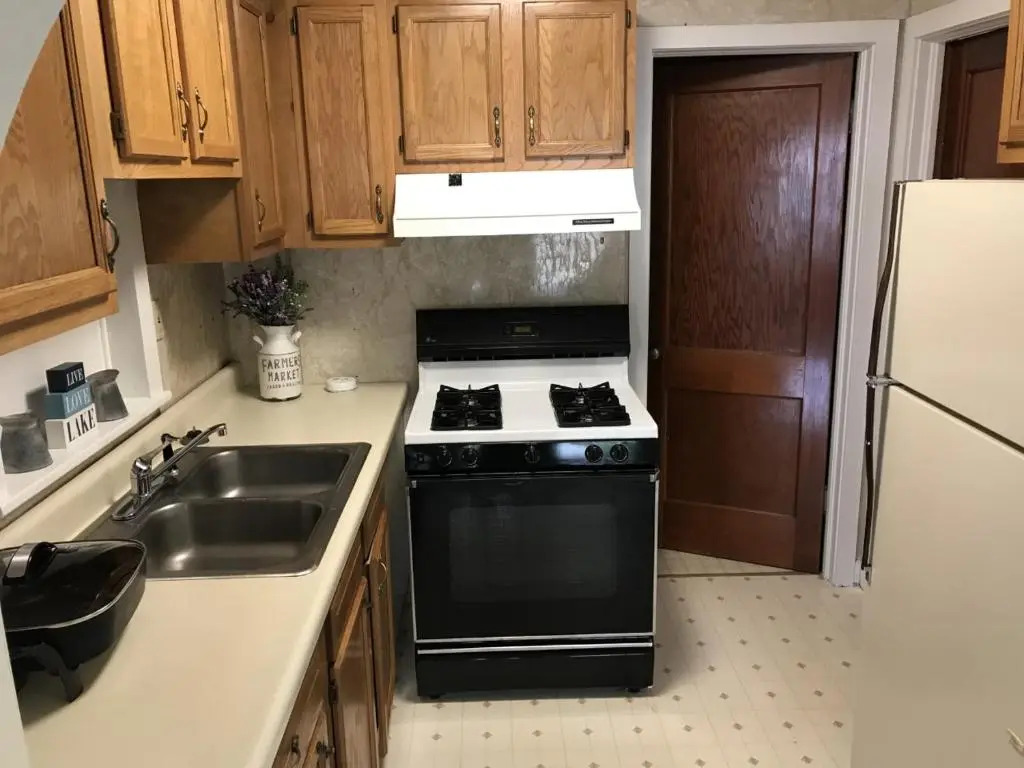Lake Vacation Home 4 bedrooms 3 baths boat dock slip on the Lake