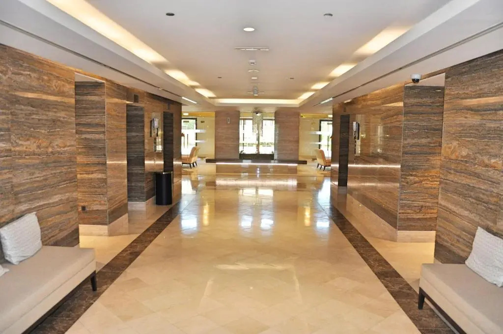 Spacious 4 bd and 2 bd apartments with amazing Sea view