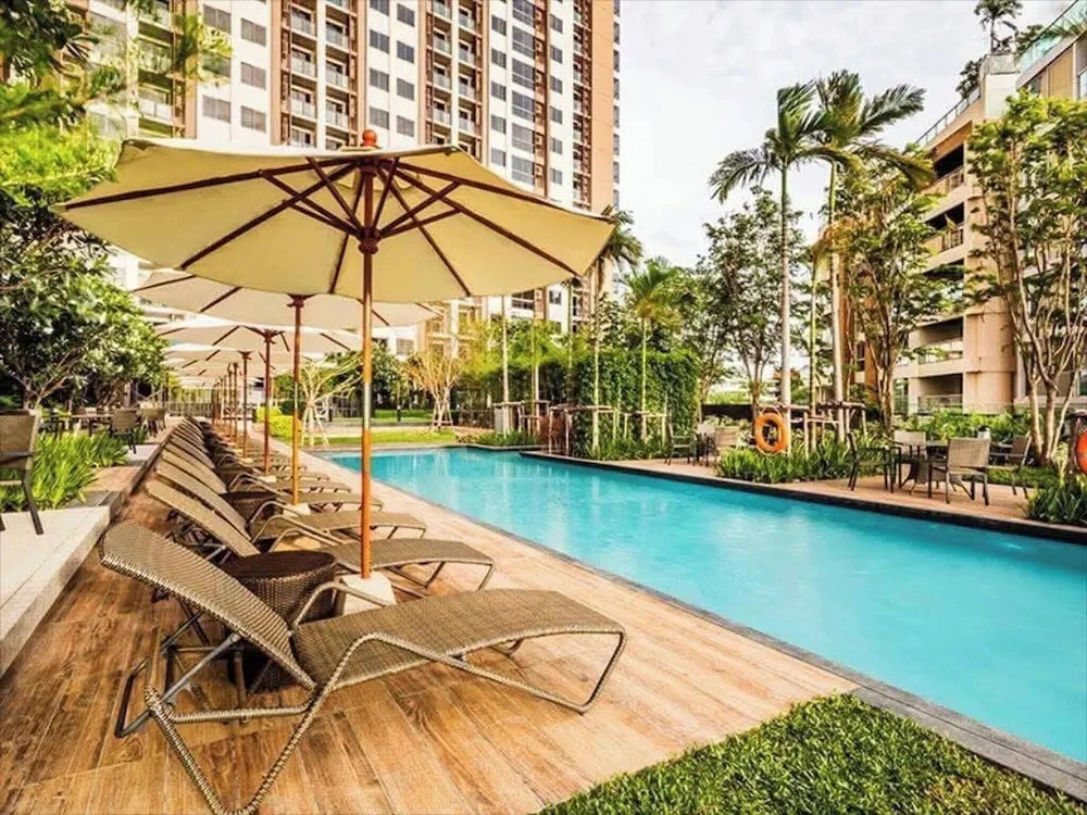 Large High Floor, Best Pool and Awesome Location