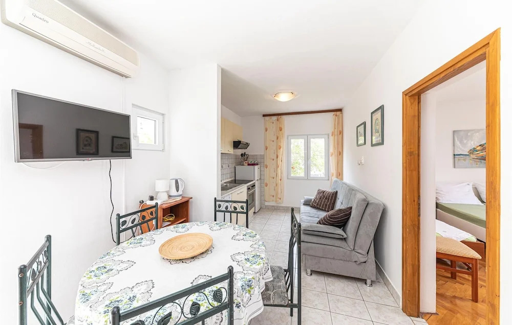 Amazing Apartment in Okrug Gornji With 2 Bedrooms and Wifi
