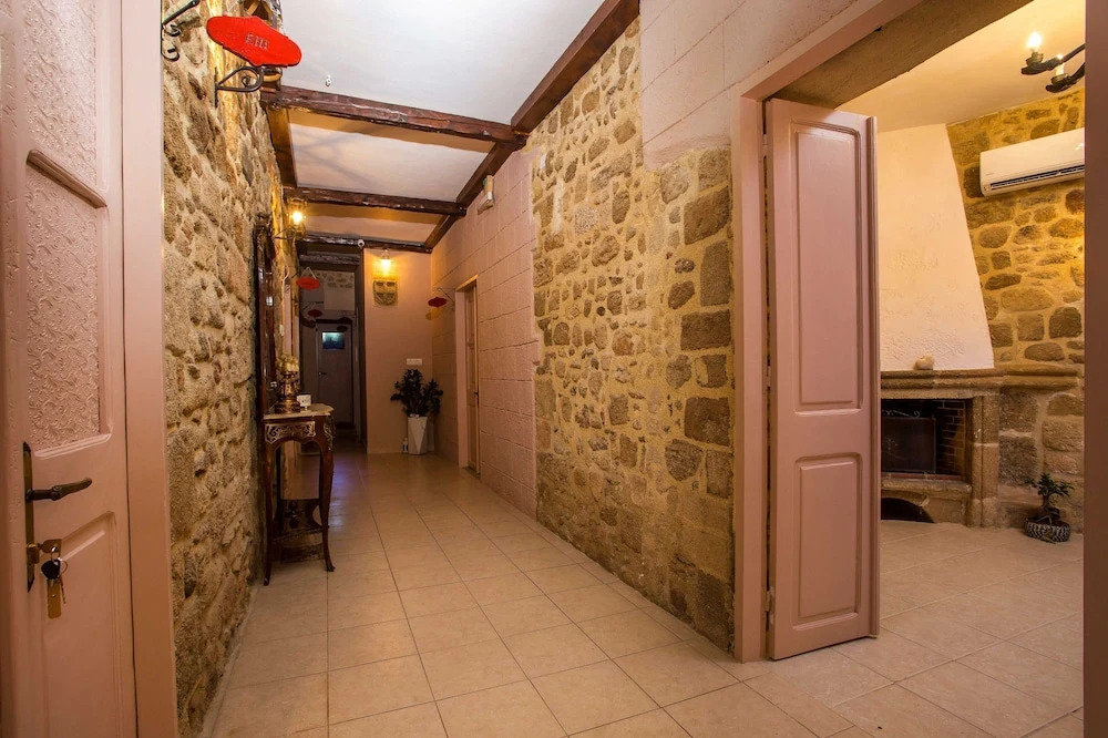 Attiki Hotel
