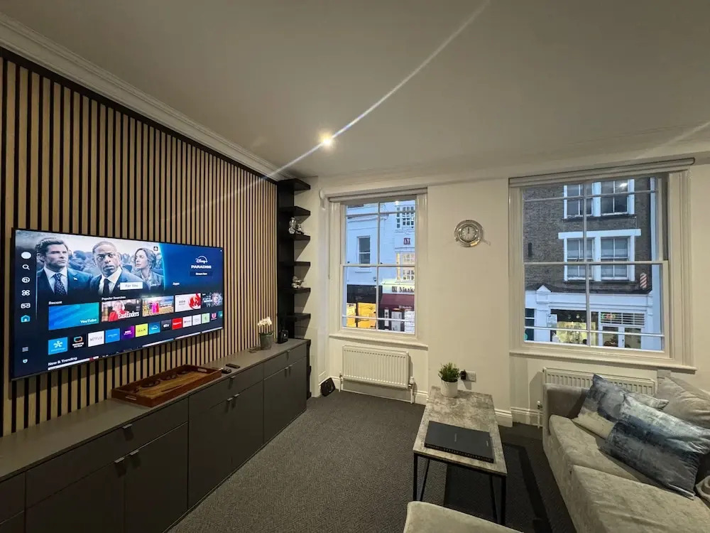 Central Apartment - Sleeps 2 & Private Patio
