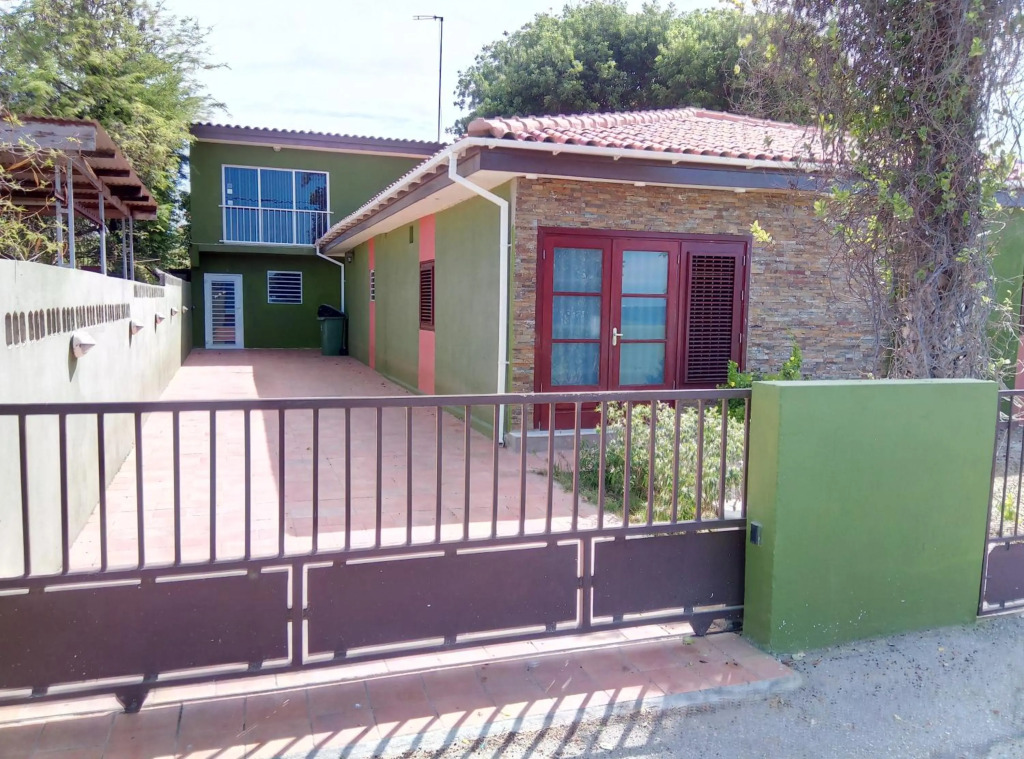 Studios & House with beautiful beach park view