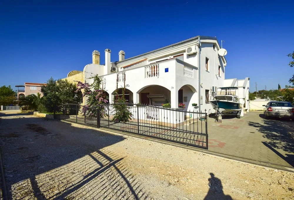 Apartments Lela Drage