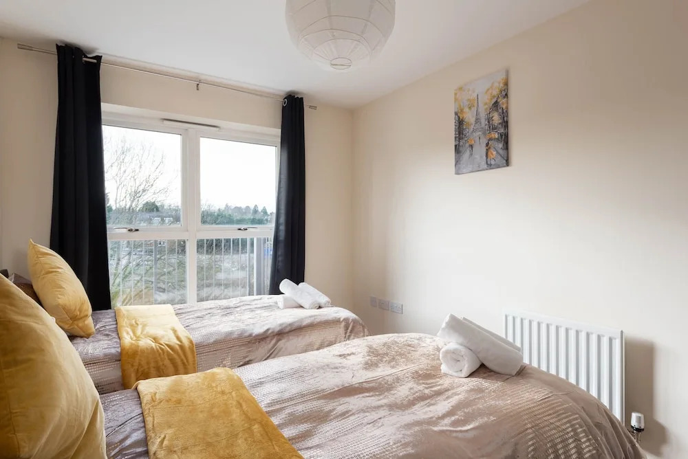Luxury 2 Bed Flat by the Canal