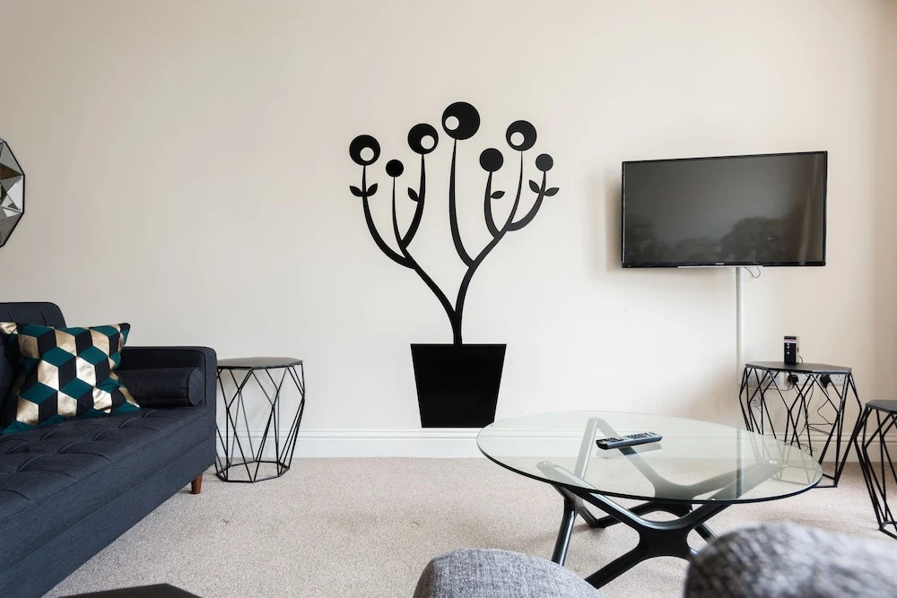 The Broadmead Jungle - Lovely & Central 3BDR Apartments	