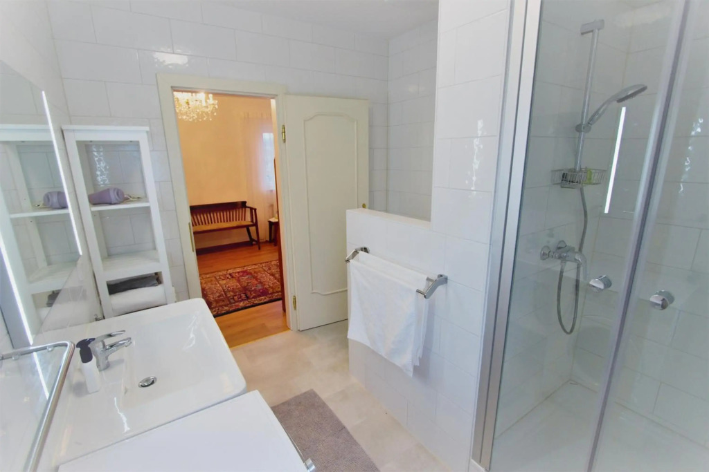 Hawei in Vienna - Doppelhaushälfte mit Garten und Pool zur Mitbenutzung