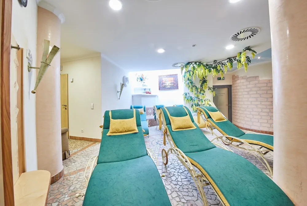 The Poolhouse Boutique Lodge