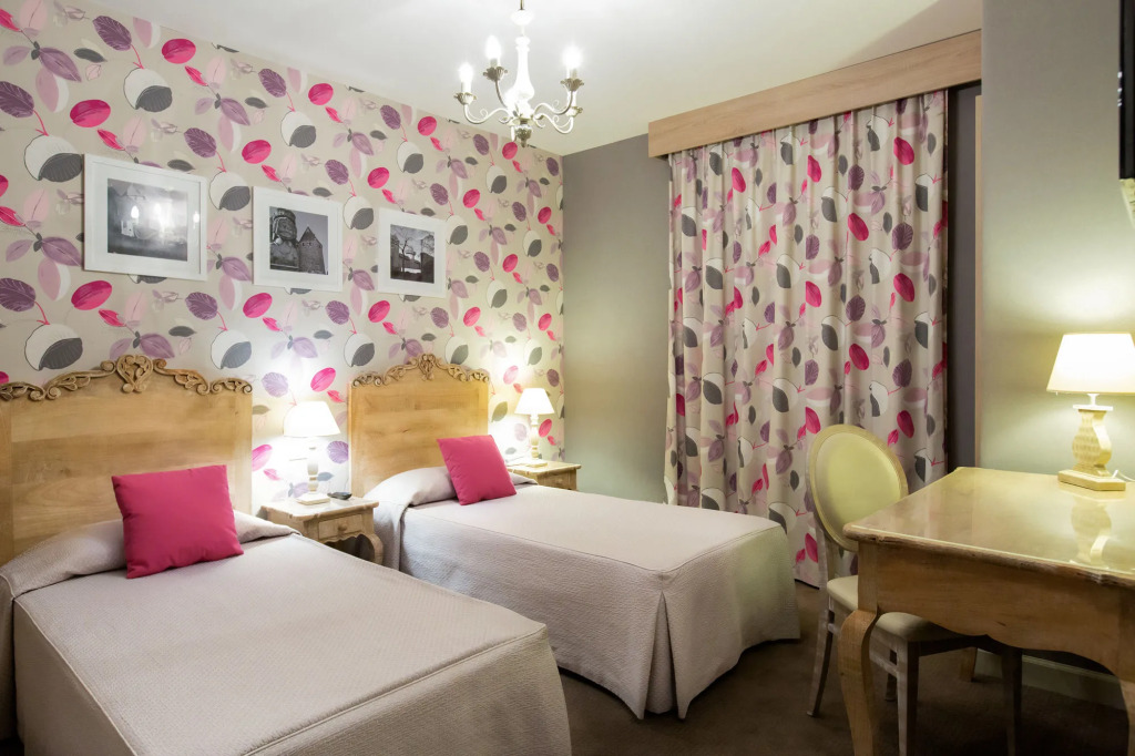 Hôtel lAragon à 50m de la cité de Carcassonne