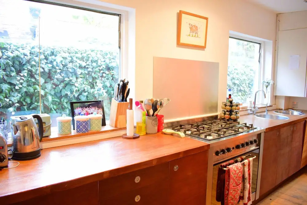 1 Bedroom Home With Private Garden in Barons Court