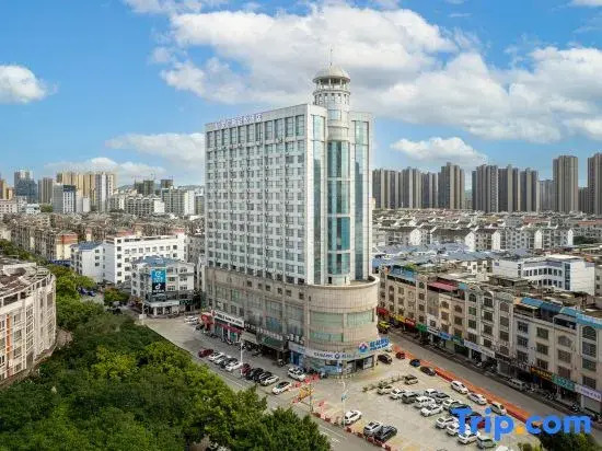 Rolls Qingyue Hotel (Liuzhou Luzhai Cultural Plaza)