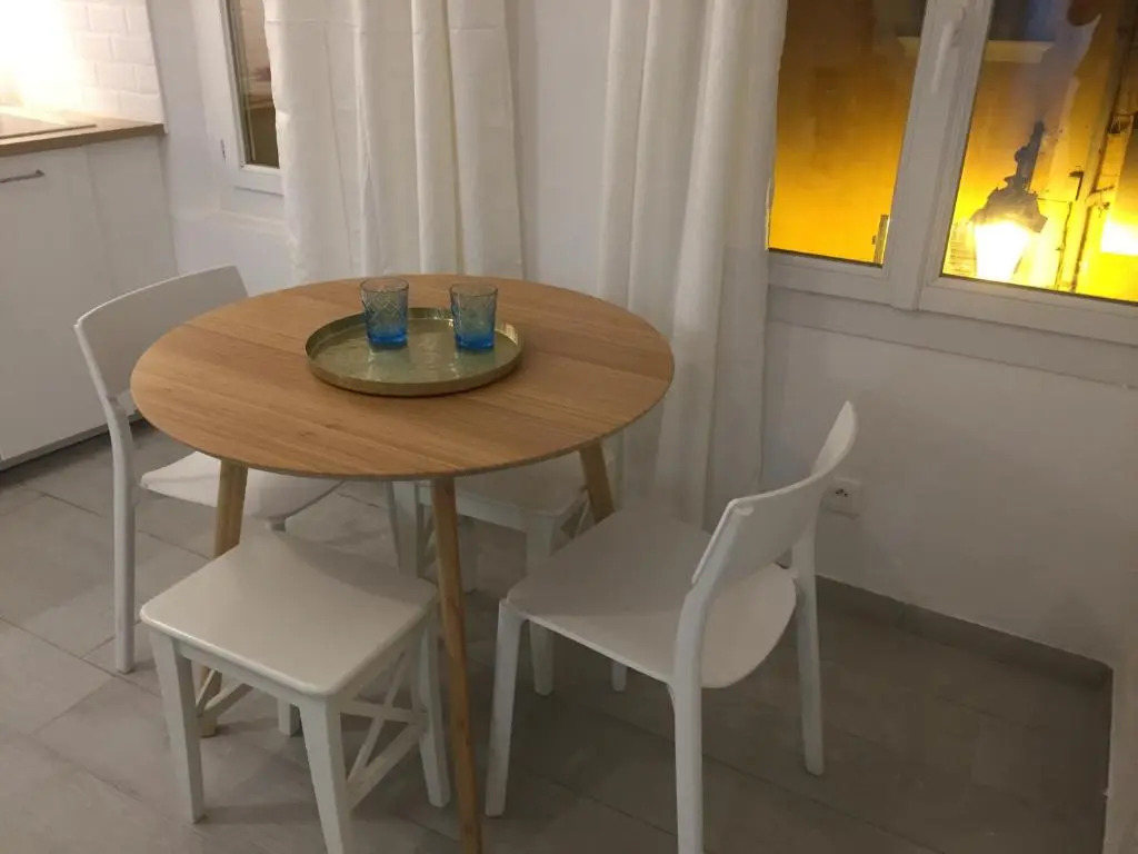Superbe studio rue piétonne principale Sanary à côté du port