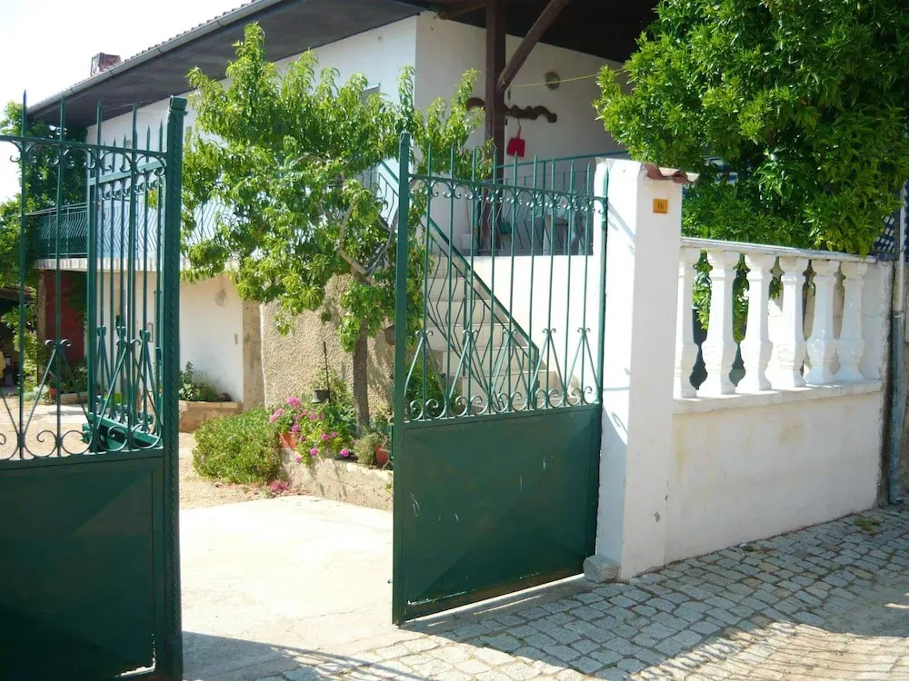House With 4 Bedrooms in Bragança, With Furnished Terrace and Wifi Near the Beach