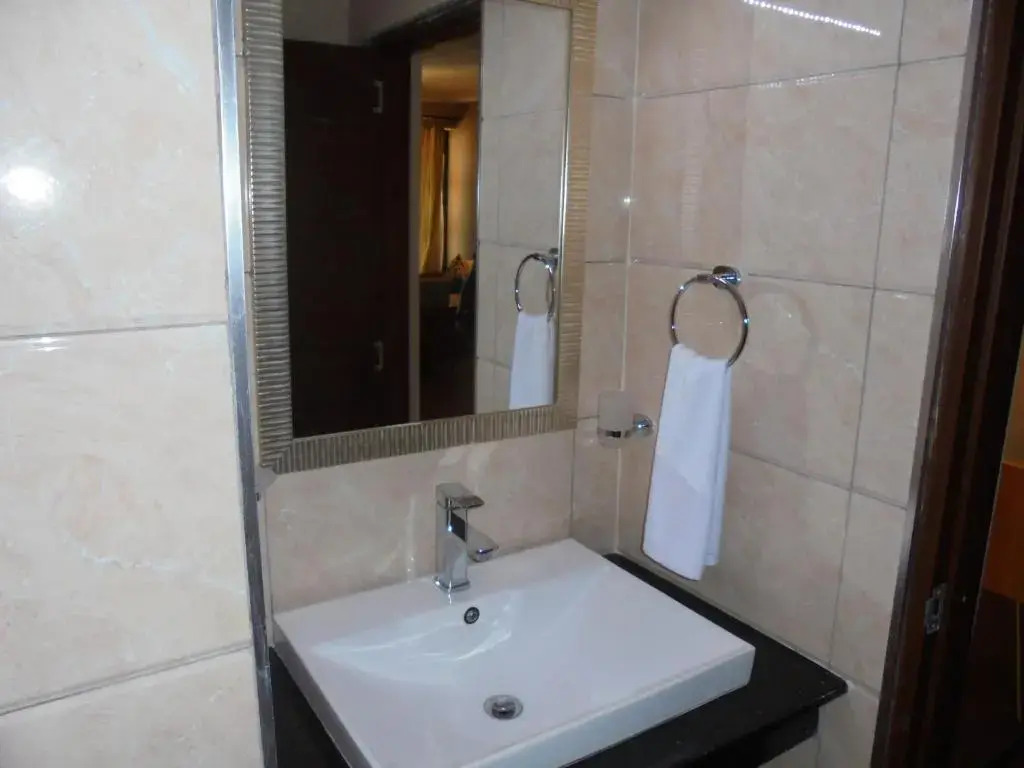 We Hotel and Suites