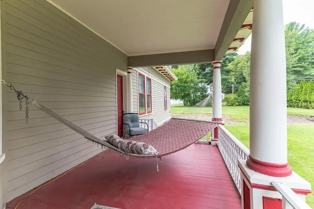 Spacious Victorian Home With Mountain Views And Lots Of Fun Extras!! 5 Bedroom Farmhouse by RedAwning