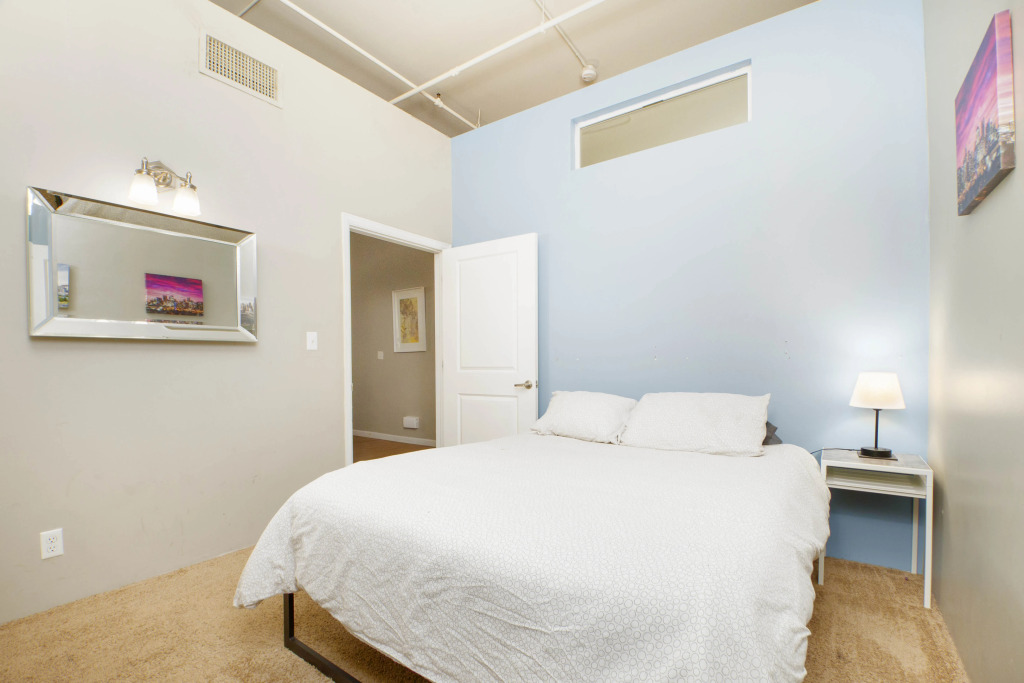 HUGE 2 Bedroom historic loft | Downtown Denver