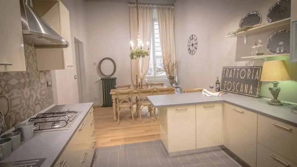 Breathtaking 4BD Apt 5min Walk to Duomo