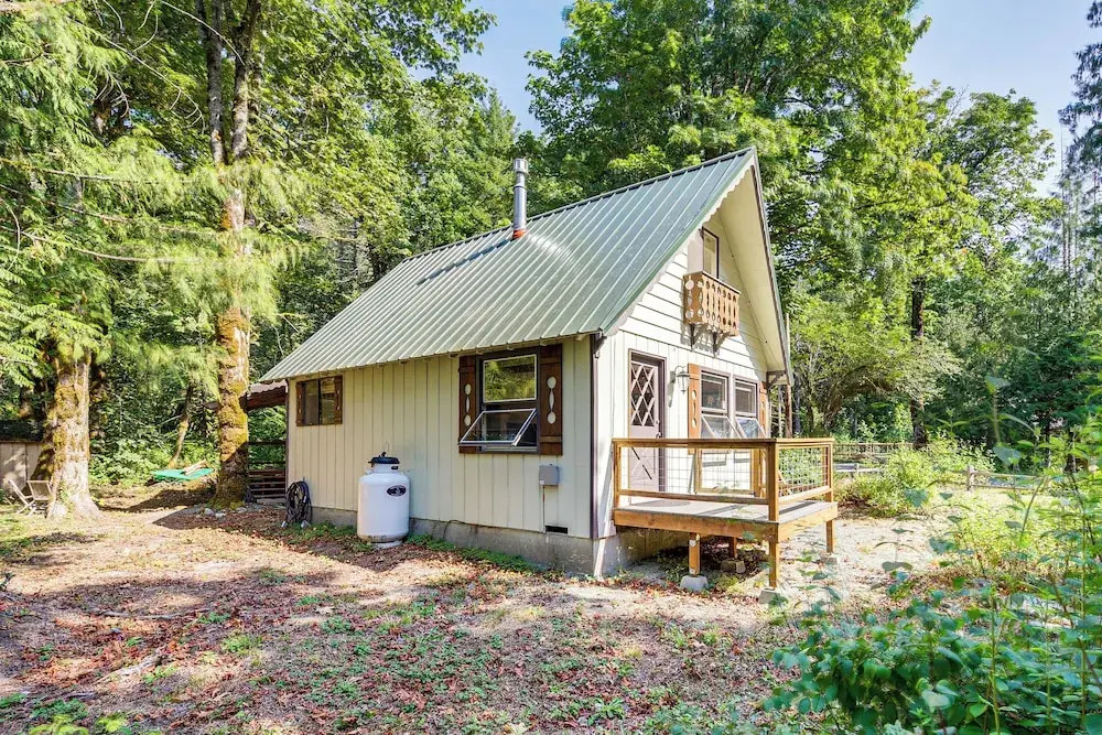 Walk to Skykomish River: Wooded Escape w/ Fire Pit