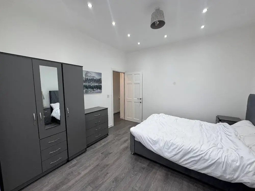 Housesleeps9-patio-parking-familyok