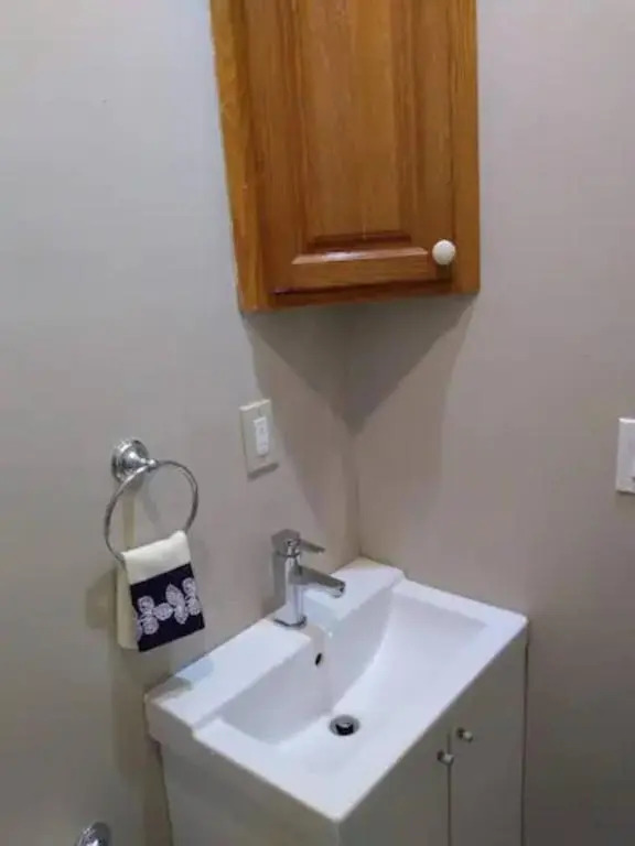 2 Br Top Floor Apartment