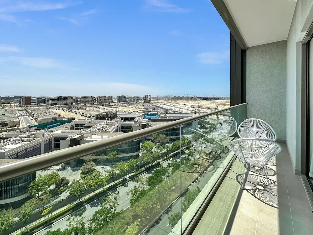 Luxury StayCation - Elegant Apartment With Balcony and Large Pool