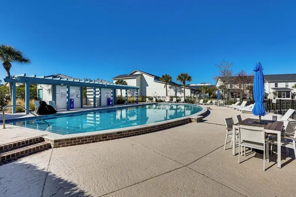 3 Mi to Pier Village: Dog-Friendly St Simons Home