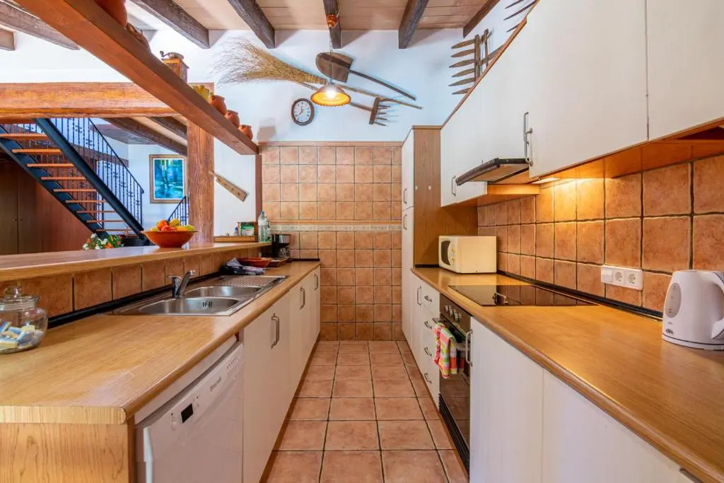 Casa con piscina a 1 km del mar y del pueblo