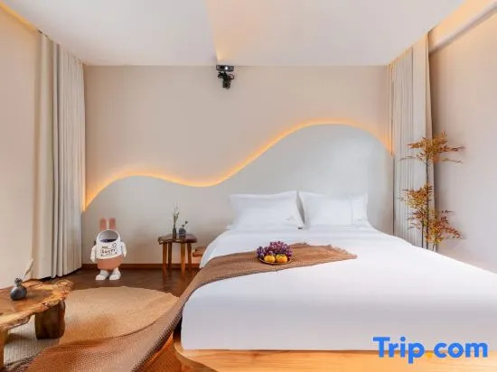 Yunguiqipan · Cloudfall Hot Springs Designer Boutique Stay (Tengyue Ancient Town Yanhu Park)