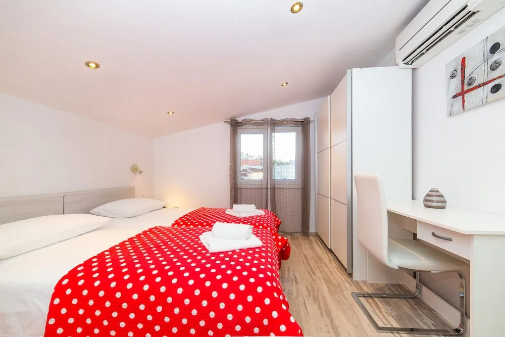 Apartment Vrkljan